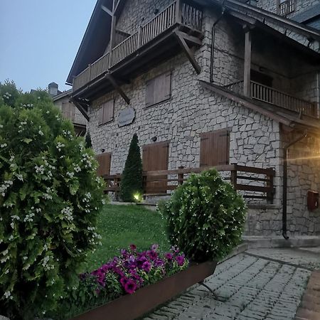 Residencial Valle De Benasque Eksteriør billede