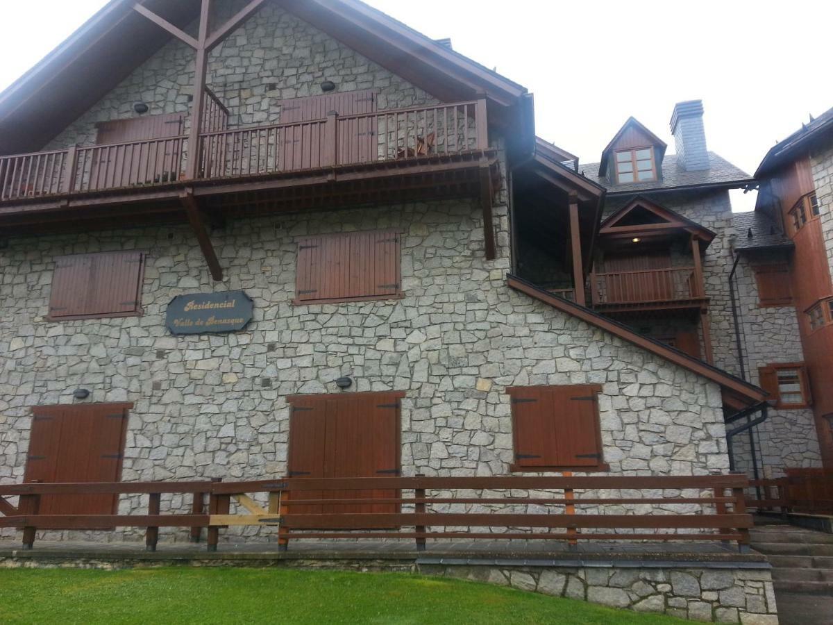 Residencial Valle De Benasque Eksteriør billede