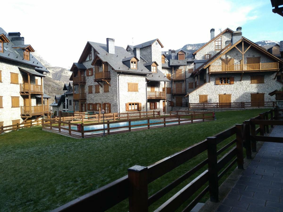 Residencial Valle De Benasque Eksteriør billede