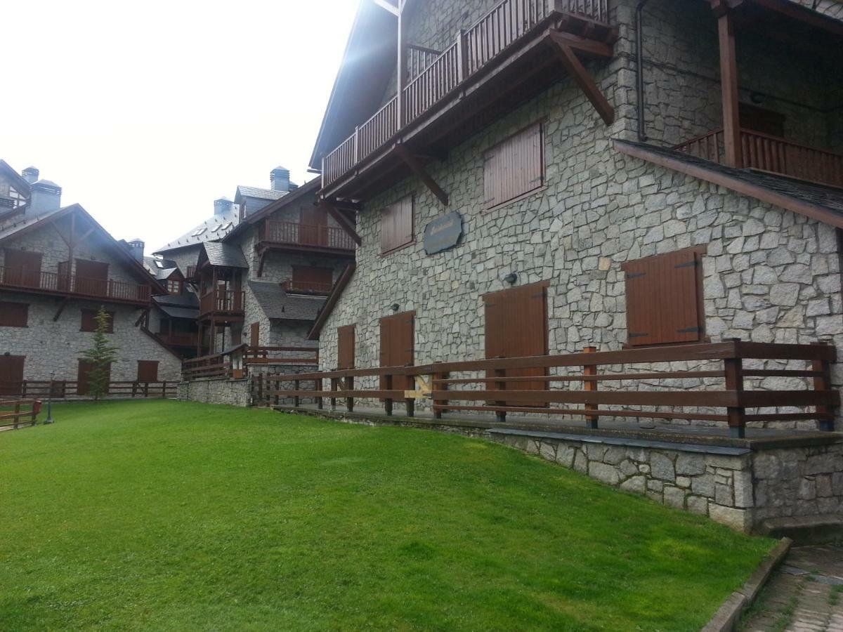 Residencial Valle De Benasque Eksteriør billede